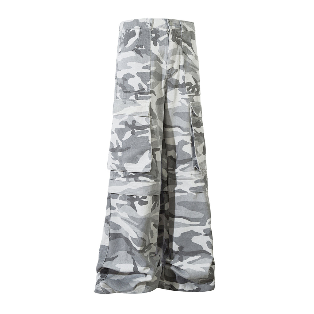 Loose-fitting camouflage trousers