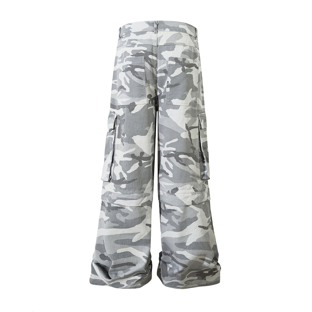 Loose-fitting camouflage trousers