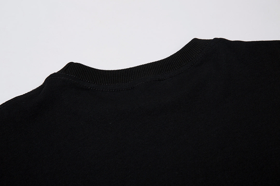 Long-sleeve T-shirt      Black, White