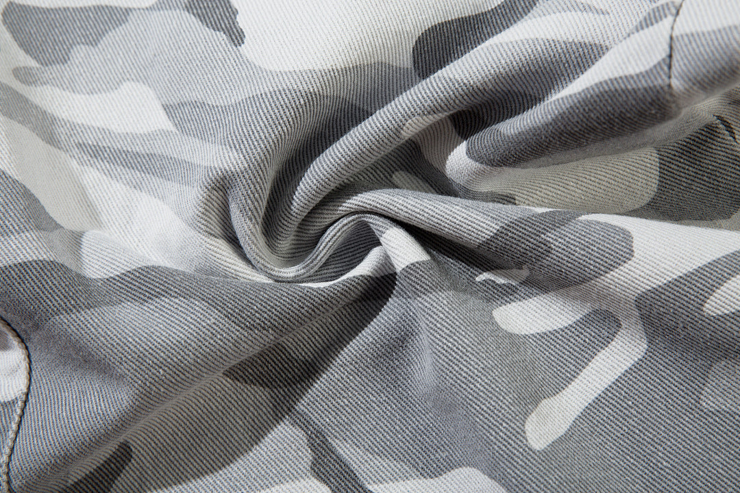Loose-fitting camouflage trousers