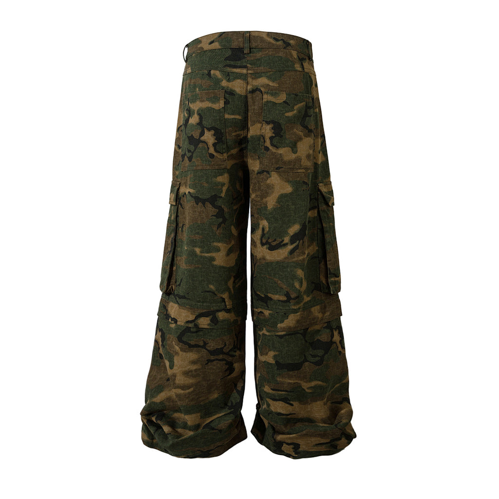 Loose-fitting camouflage trousers