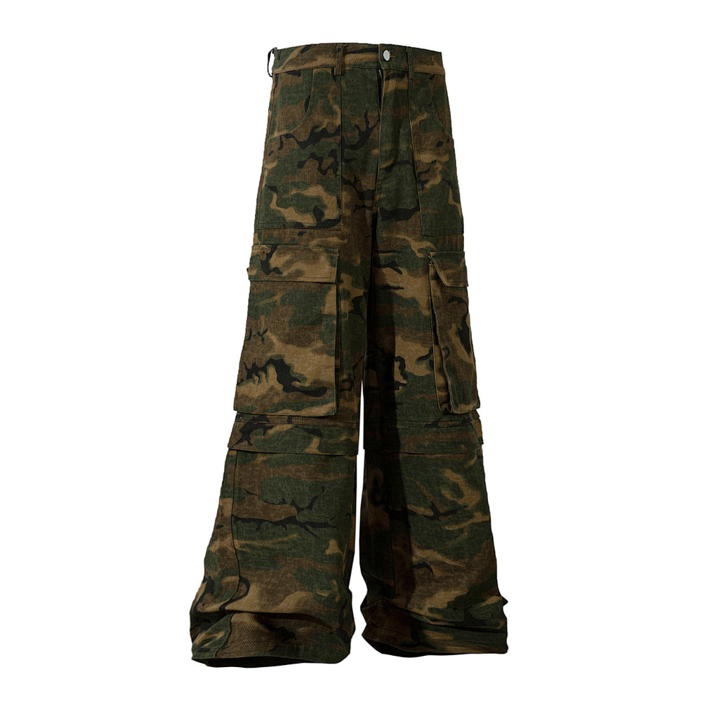Loose-fitting camouflage trousers