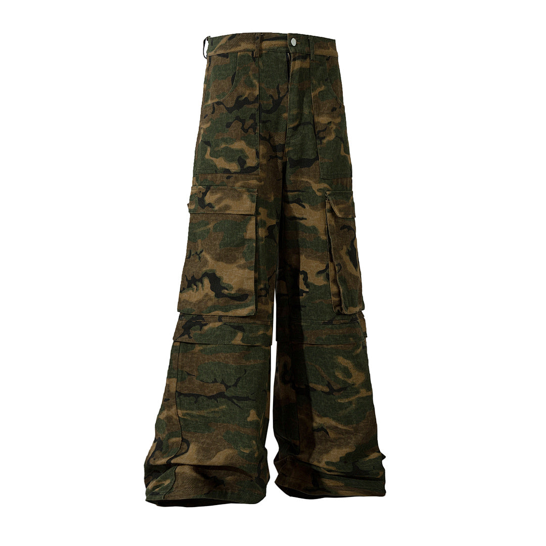 Loose-fitting camouflage trousers