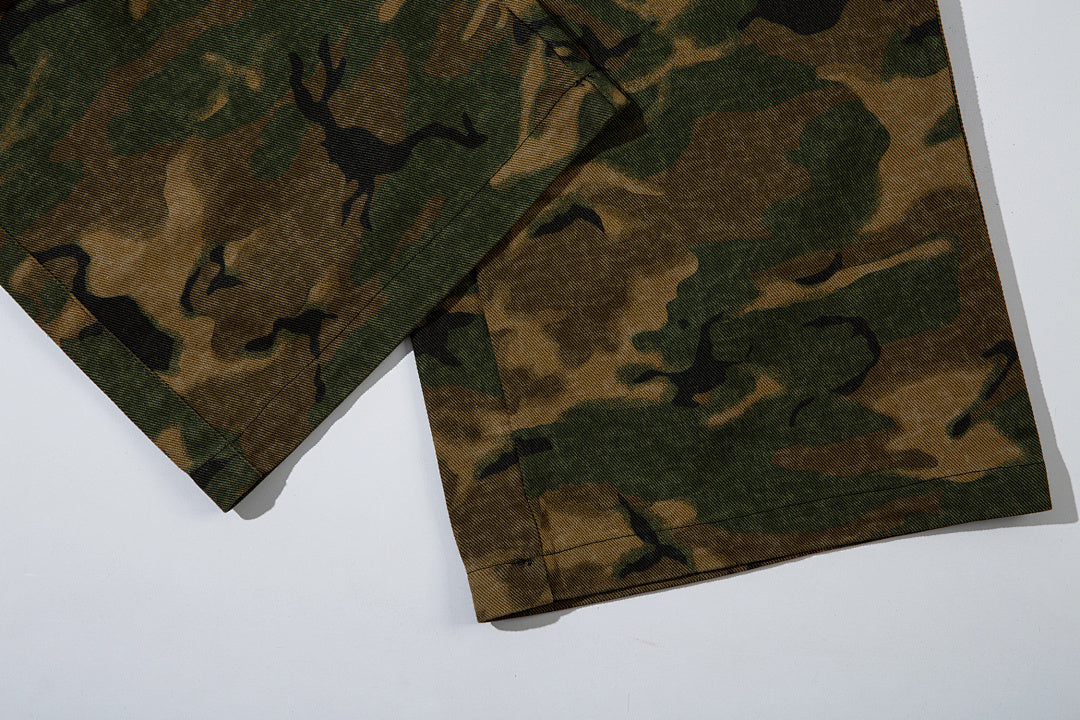 Loose-fitting camouflage trousers