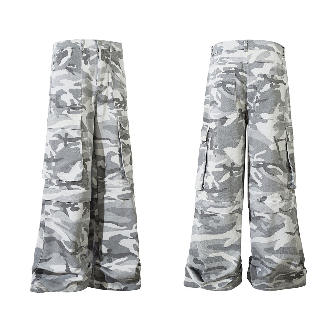 Loose-fitting camouflage trousers