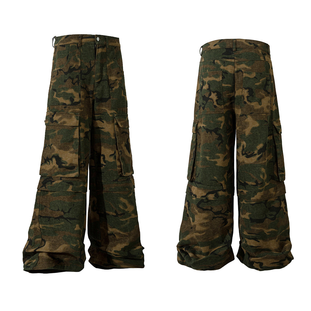 Loose-fitting camouflage trousers
