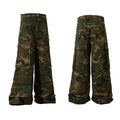 Loose-fitting camouflage trousers